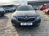 Skoda Superb Active 1.4 - Skoda Superb aus 2014 mit Benzin-Antrieb: Kombi