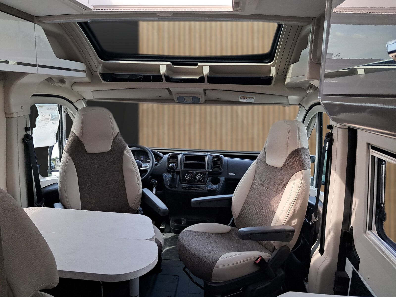 Fahrzeugabbildung Karmann Davis Lifestyle DA 590 LS Panorama + Automatik