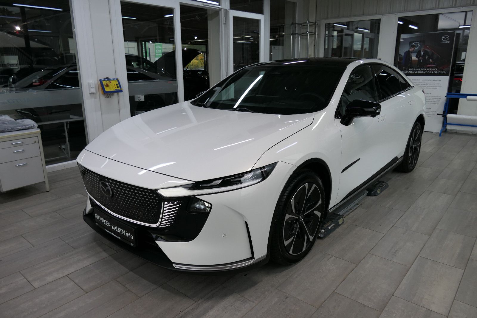 Mazda 6e EV Elektro Takumi > Crystal White >NEUWAGEN imagem 2