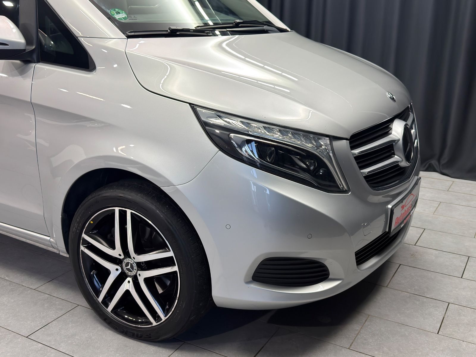 Fahrzeugabbildung Mercedes-Benz V 220 d EDITION 4MATIC lang |ACC|RF-KAMERA|NAVI|