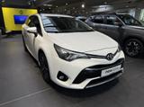 Toyota Avensis Touring Sports - weiße Toyota Avensis