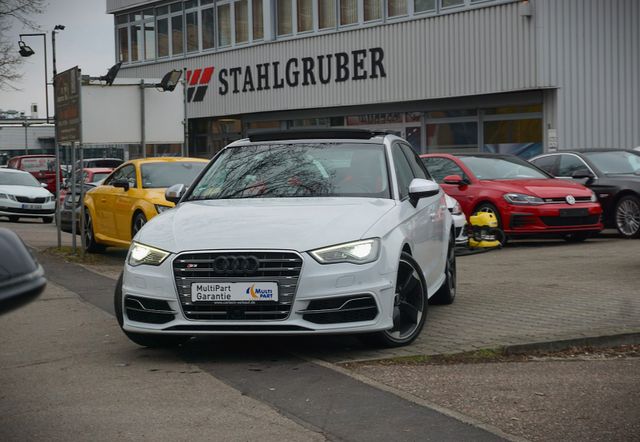 Audi S3 Sportback 2.0 TFSI quattro / Pano. / R-Kam. /