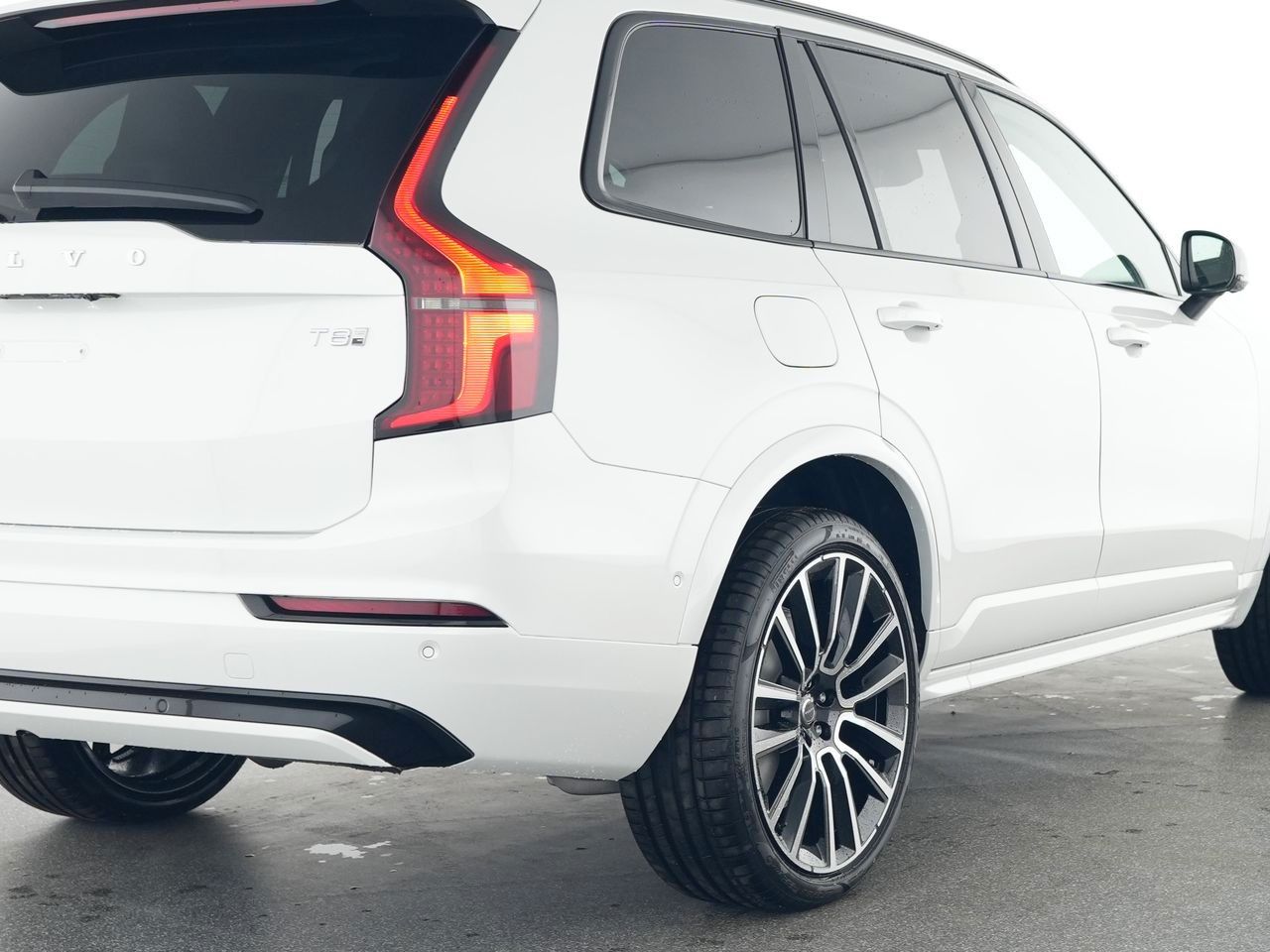Fahrzeugabbildung Volvo XC90 T8 AWD Ultra Dark*STDHZG*360**LUFT*B&W*22"