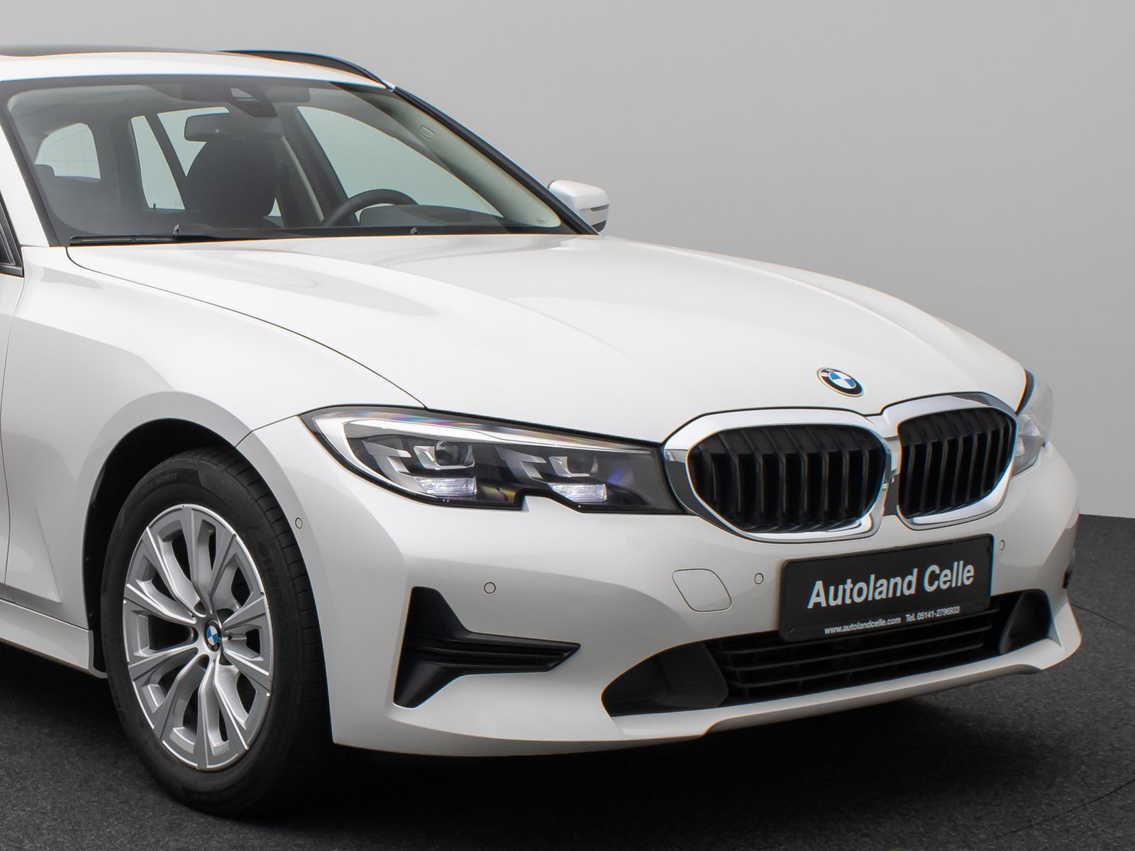 Fahrzeugabbildung BMW 320d  xD Panorama Kamera HUD DAB H/K Lenkradhzg