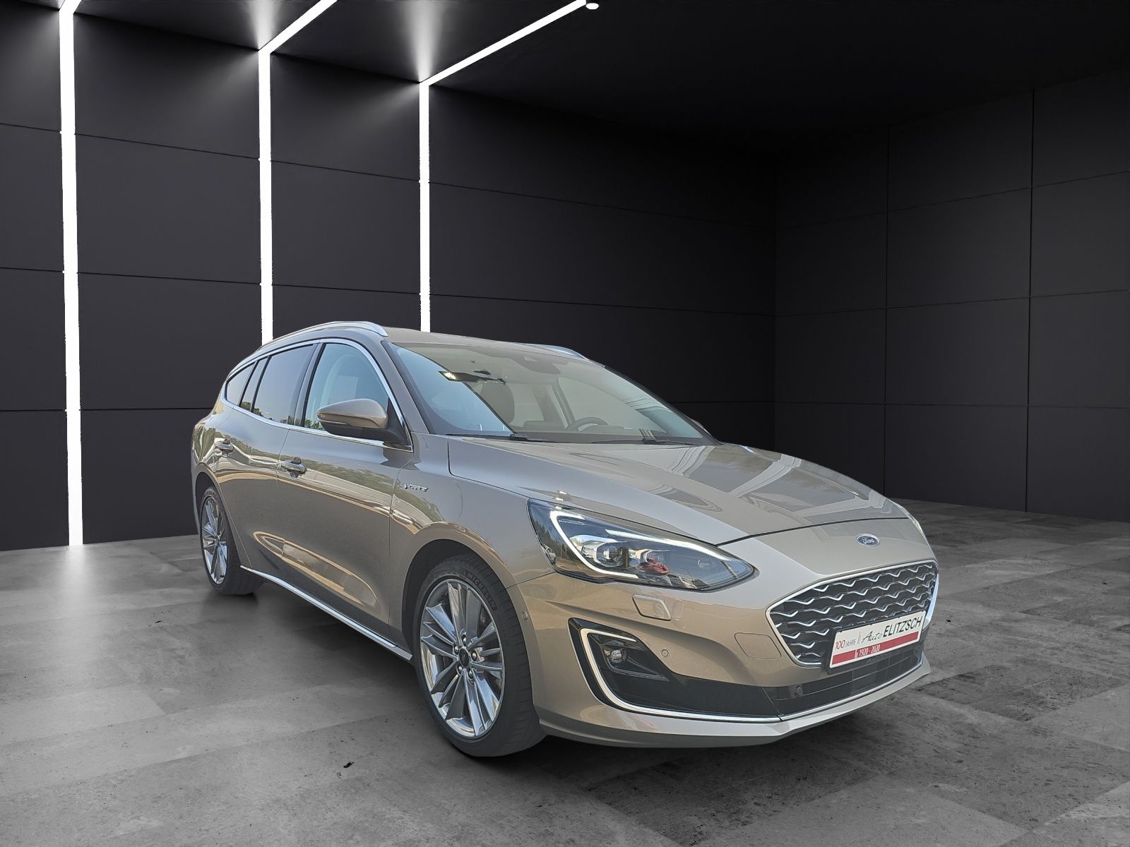 Fahrzeugabbildung Ford Focus Turnier 1.5 EcoBoost Vignale LED ACC AHK N