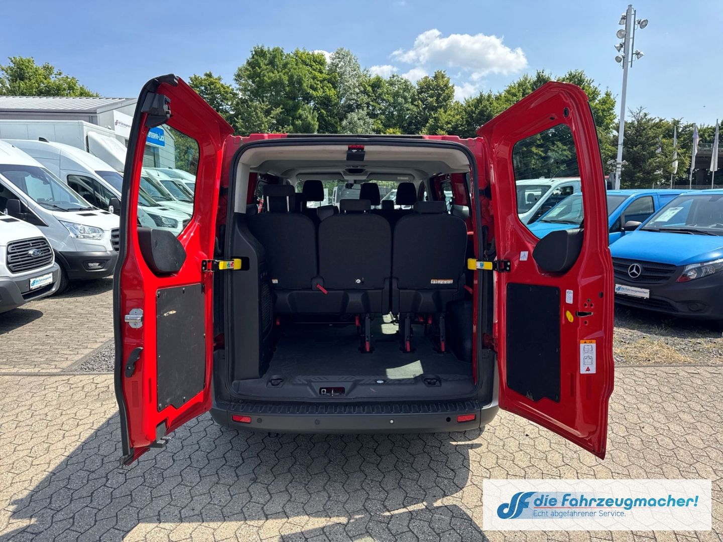 Fahrzeugabbildung Ford Transit Custom Kombi 300 L1 2.2 TDCi *4107