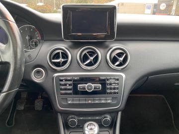 Fahrzeugabbildung Mercedes-Benz A 200 Style*HarmanKardon*Bi-Xenon*Panorama*
