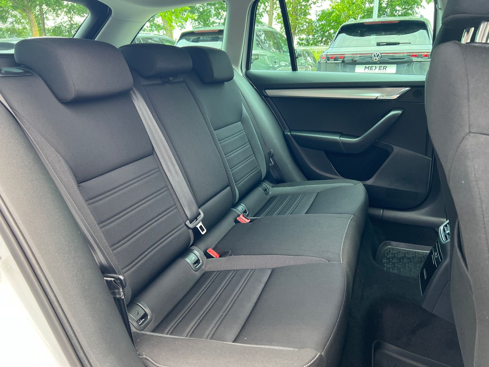 Fahrzeugabbildung SKODA Octavia III Combi Tour 2.0 TDI *AHK, Navi, 16''-