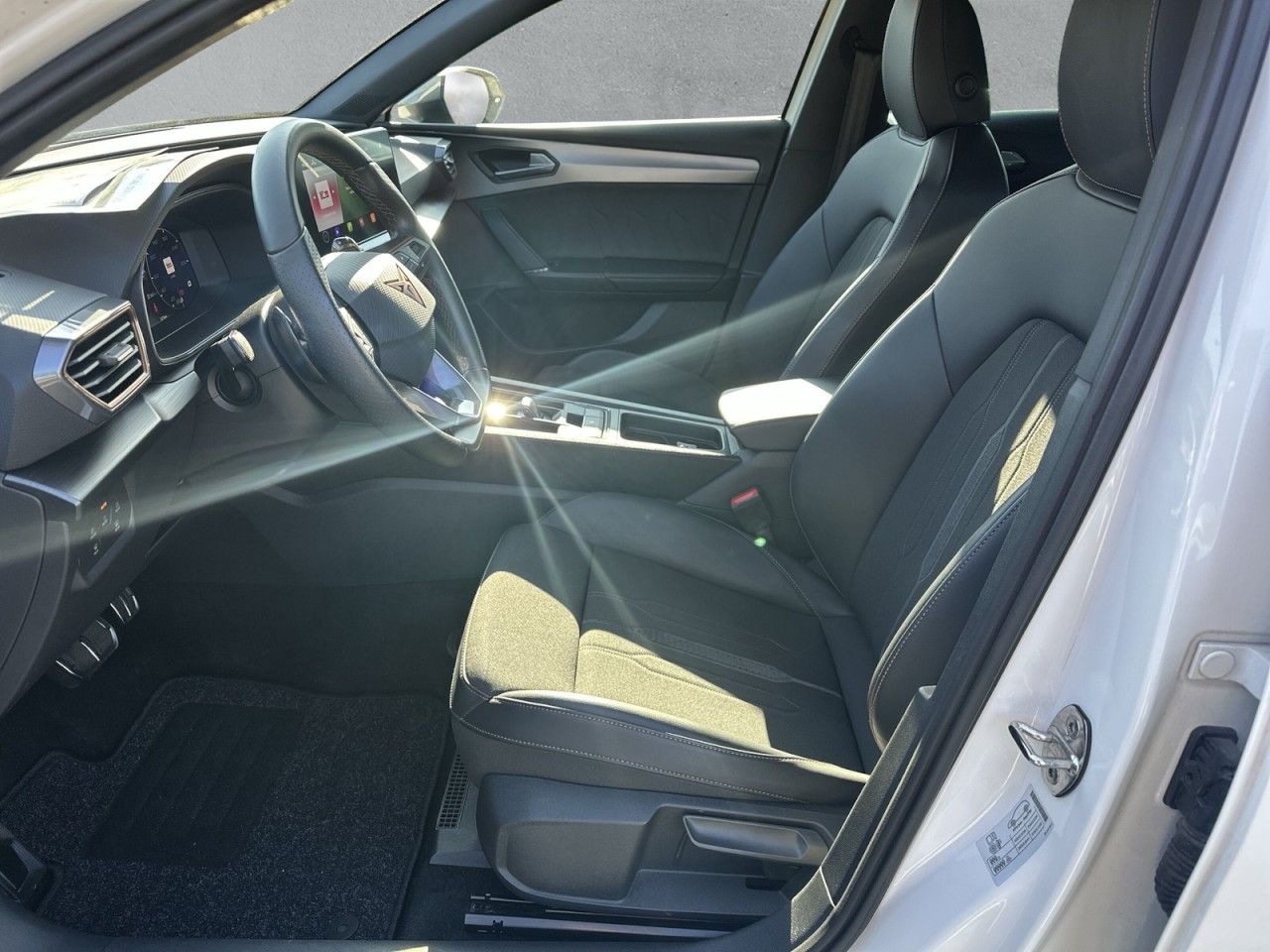 Fahrzeugabbildung CUPRA Leon 1.5 eTSI 150 PS DSG