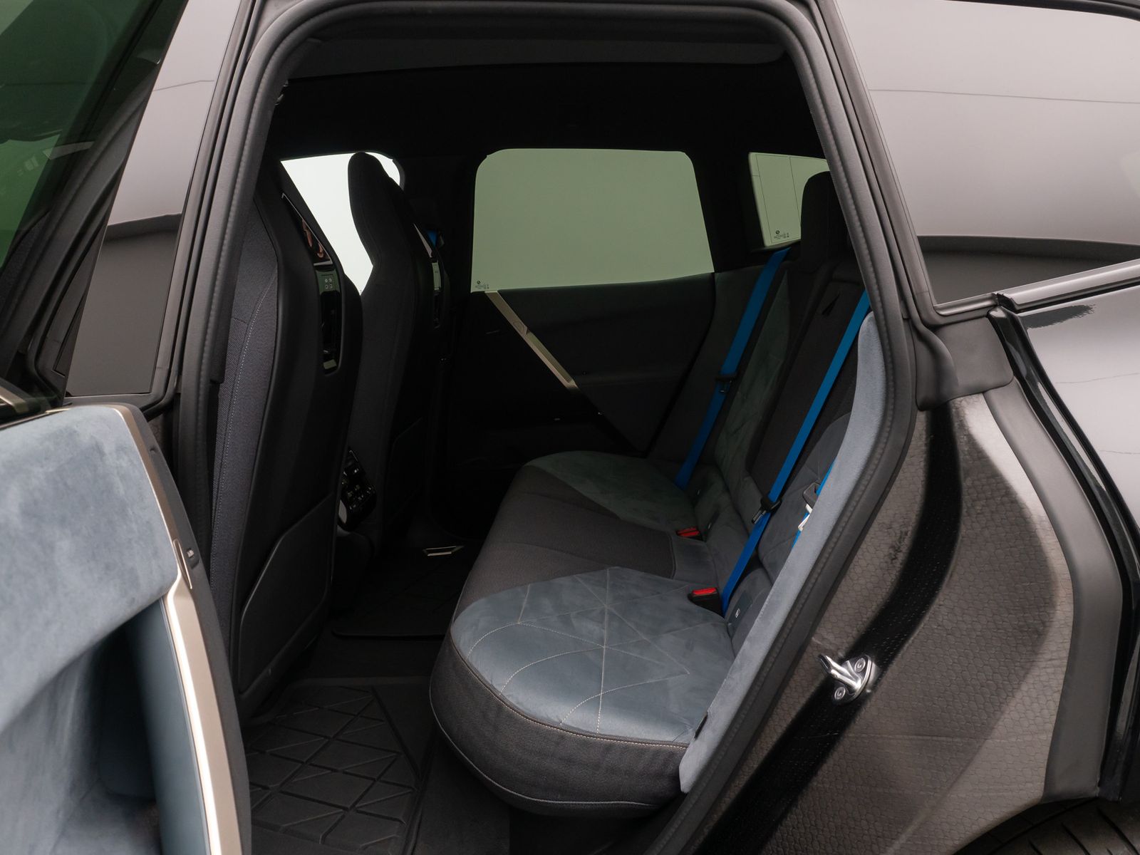 Fahrzeugabbildung BMW iX xD40 SkyLounge H/K 360° Laser ACC DAB 22Zoll