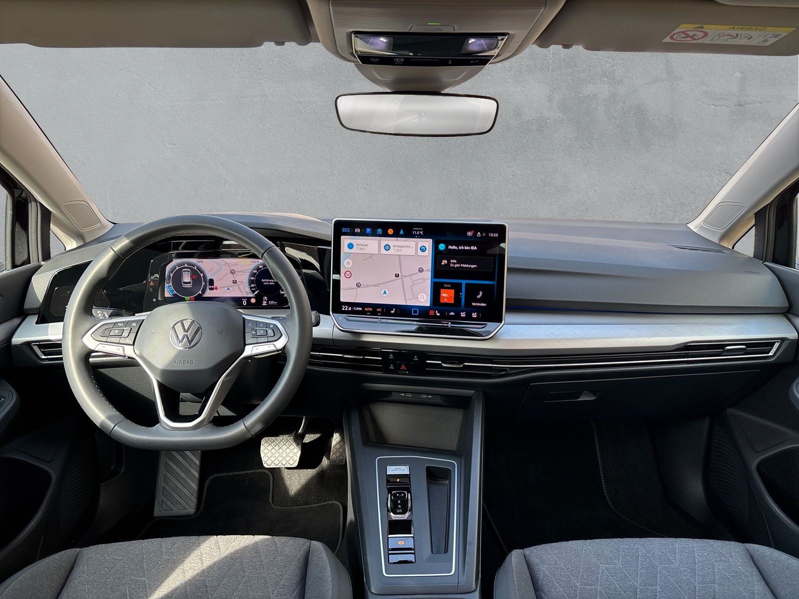 Fahrzeugabbildung Volkswagen Golf Variant Life 1.5 eTSI DSG App-Connect