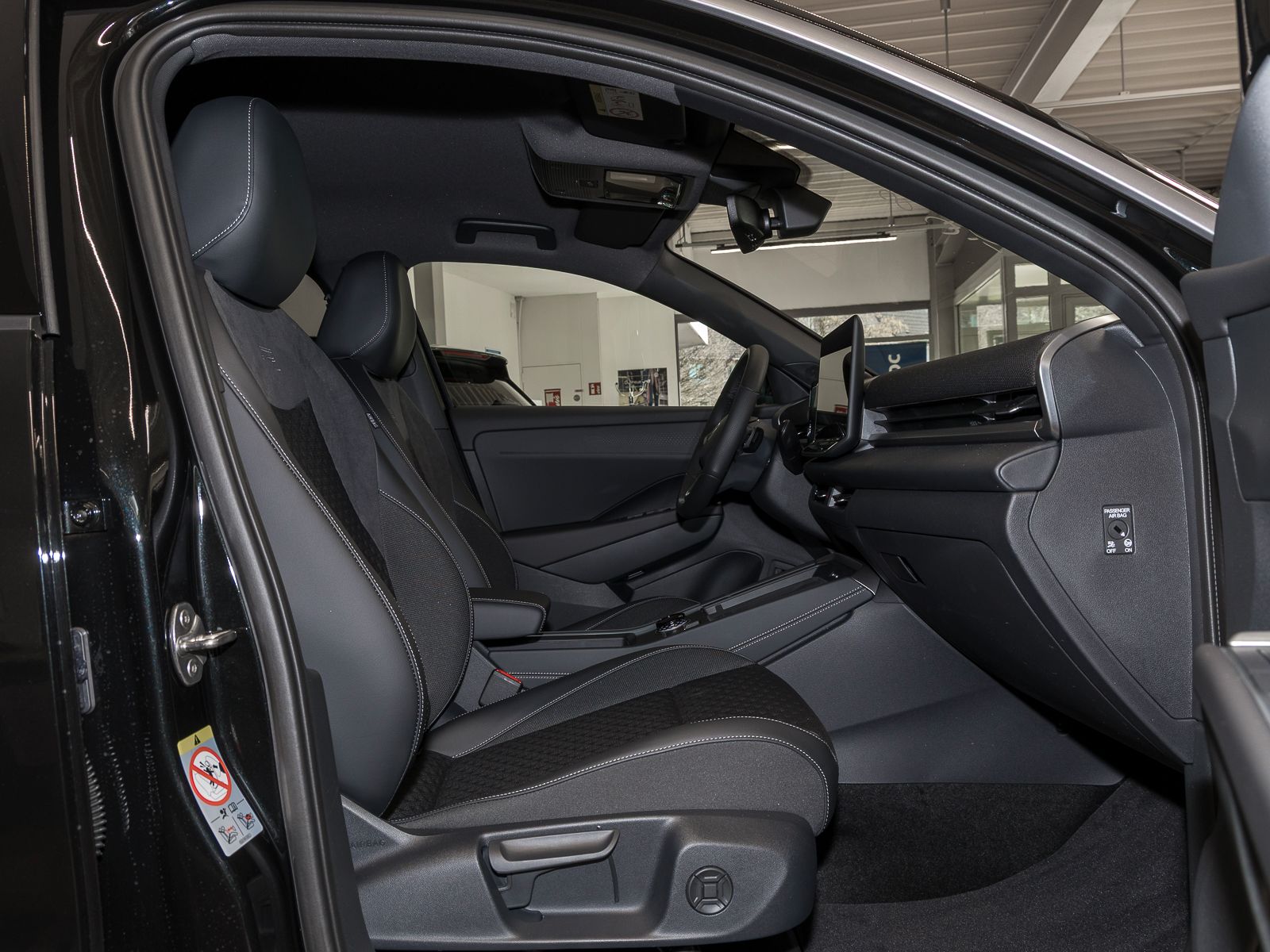 Volkswagen T-Roc 1.5 eTSI DSG R-Line NAVI AHK WINTERRÄDER A imagem 3