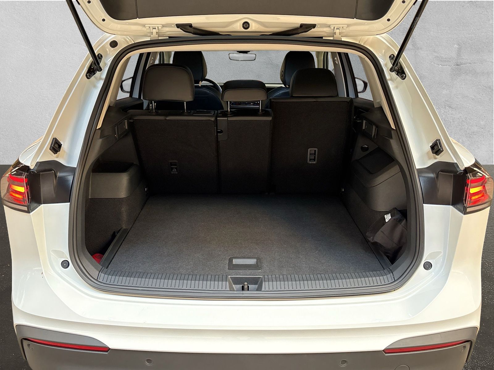 Fahrzeugabbildung Volkswagen Tiguan 2.0 TDI Goal AHK LED SHZ Kamera