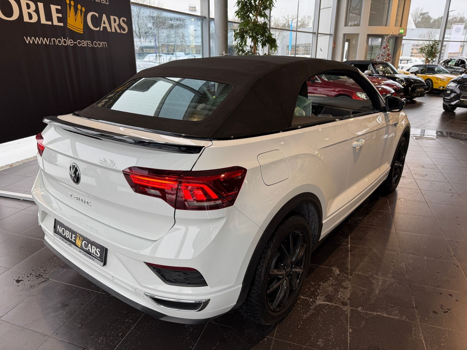 Fahrzeugabbildung Volkswagen T-Roc Cabrio R-Line Black AHK BEATS 8-FACH BEREI