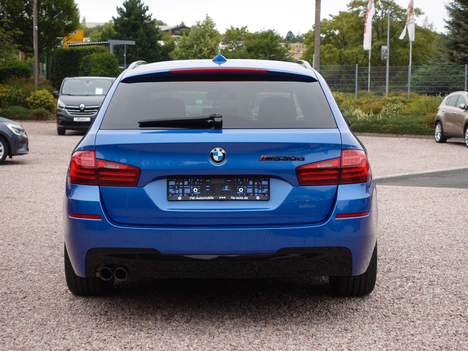 Fahrzeugabbildung BMW 530d xDrive Touring A M Sportpaket Navi/LED/19"/