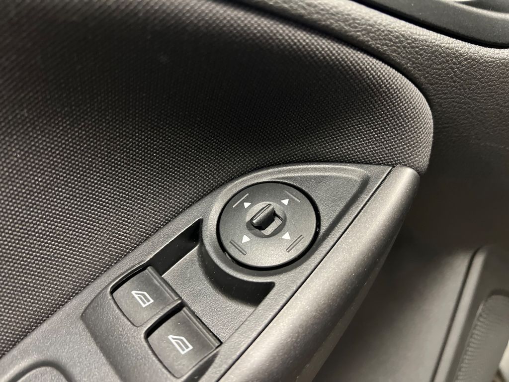 Ford FOCUS TURNIER BUSINESS/ 96.tKM/ GARANTIE/ NAVI/ Ford FOCUS TURNIER BUSINESS/ 96.tKM/ GARANTIE/ NAVI/