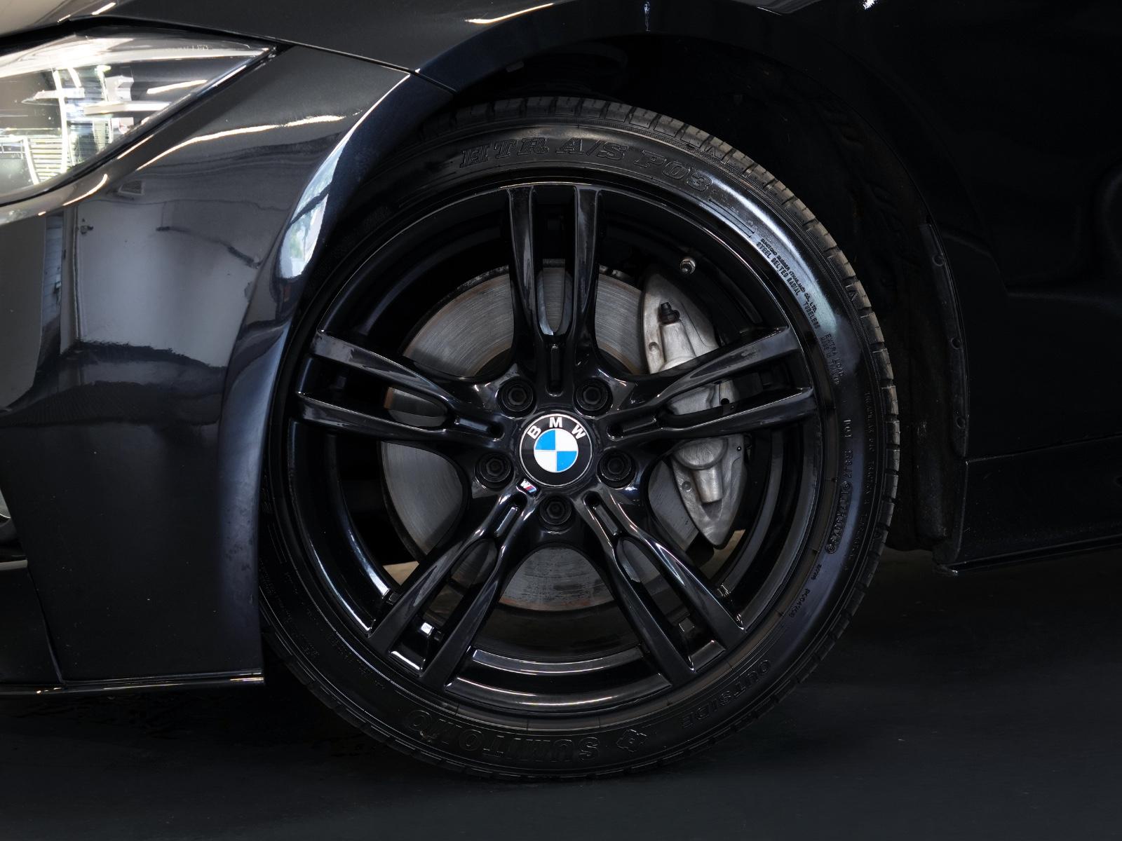 BMW 330i Limousine M-Sport CARBON/R-KAM/MEMORY/LEDER
