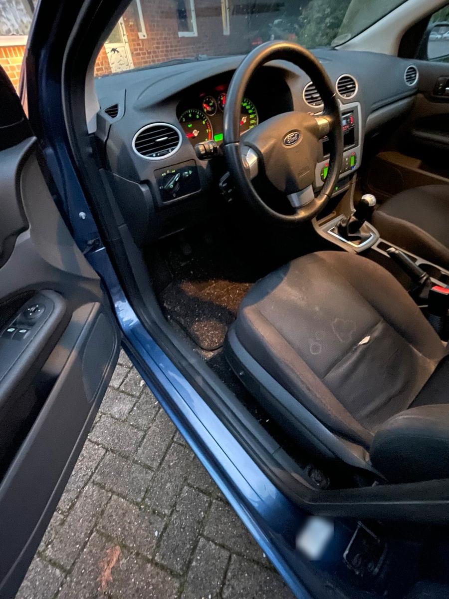 Ford Focus 2005 — photo 8