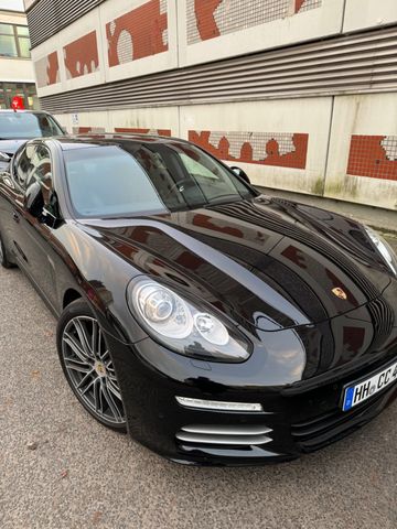PORSCHE Panamera 4 -