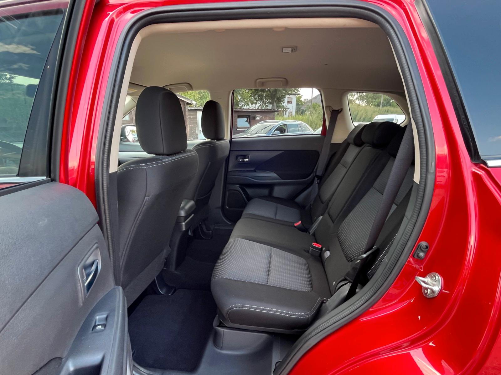 Mitsubishi Outlander Plus 4WD *1Hand*Keyless*DAB*AHK*Kamera
