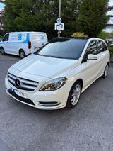 Mercedes-Benz B 220 Top Ausstattung gepflegt - Mercedes-Benz B 220 aus 2013
