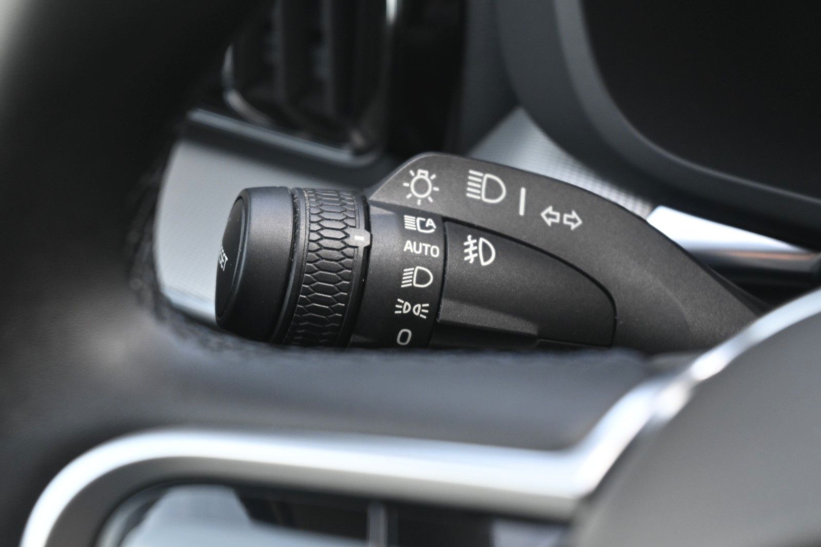 Fahrzeugabbildung Volvo XC60 B4 AWD Plus Dark*LED*PANO*STHZ*H&K*360°*AHK