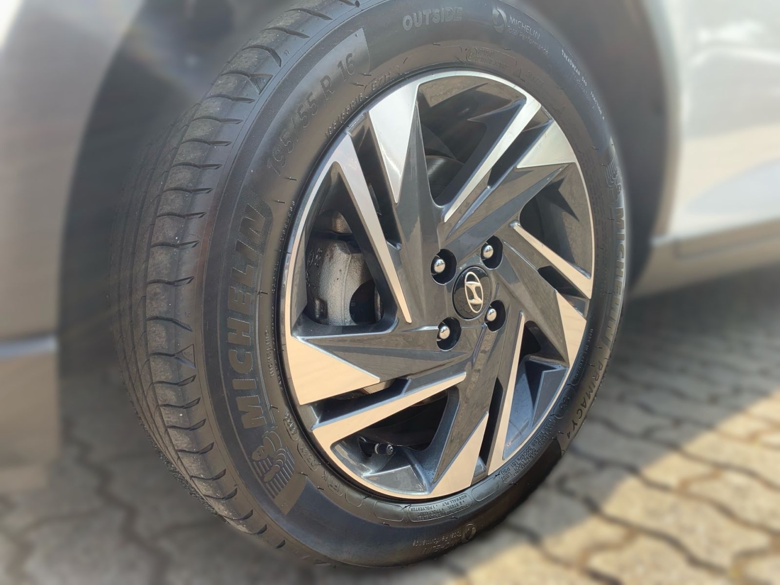 Fahrzeugabbildung Hyundai BAYON 1.0 T-GDI 7-DCT Trend Mild-Hybrid