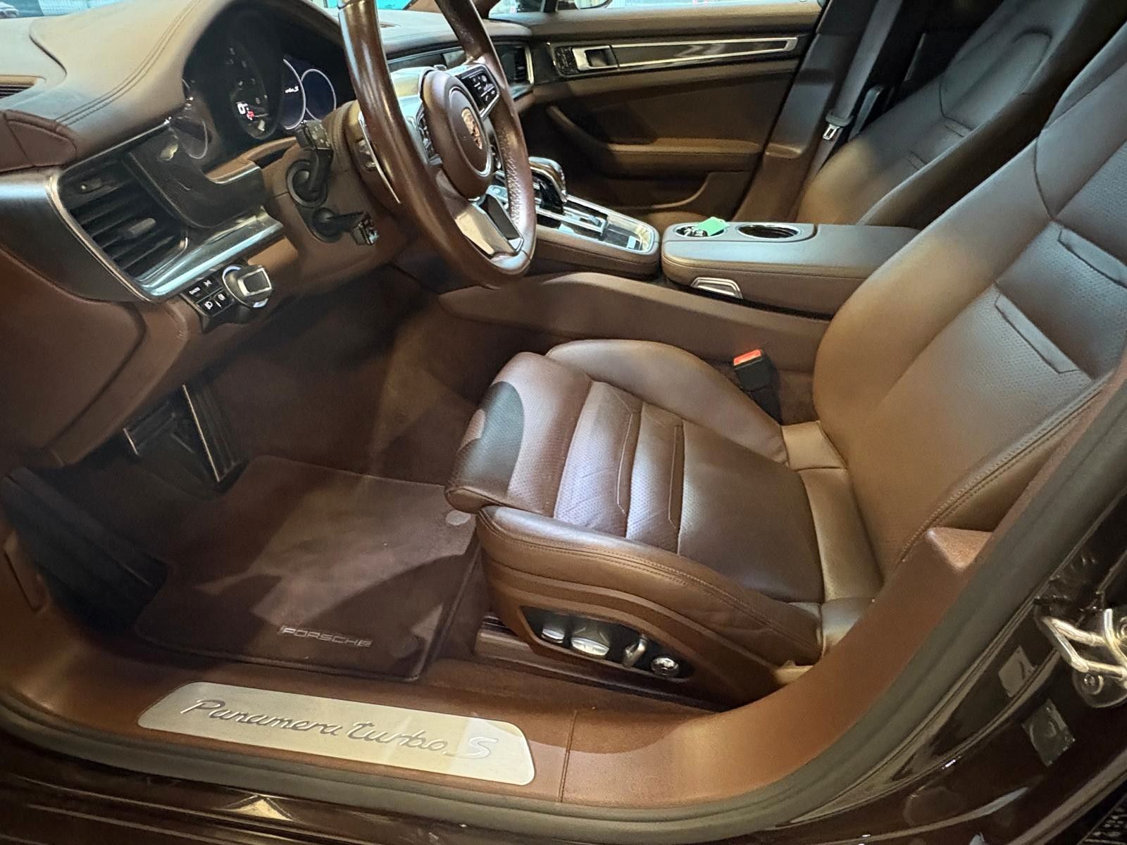 Fahrzeugabbildung Porsche Panamera Turbo S E-Hybrid Executive