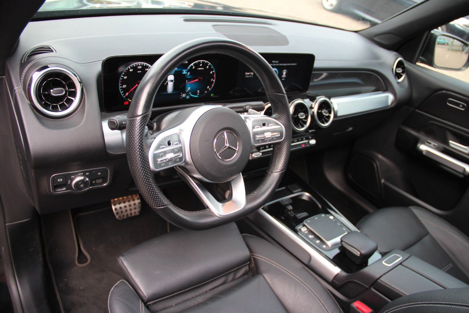 Mercedes-Benz GLB 200 AMG Line Night Wide Pano RFK 7 Sitzer foto 8
