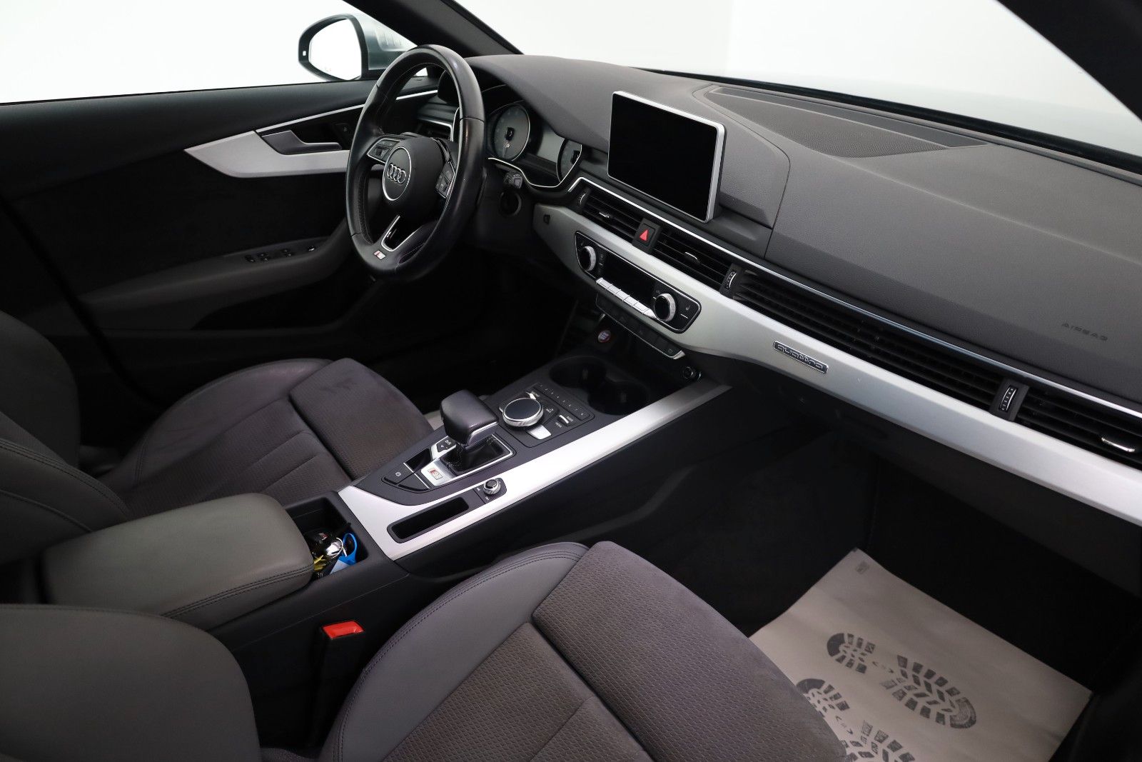 Fahrzeugabbildung Audi S4 Avant 3.0 TFSI quattro TLeder,Navi,Kamera,AHK