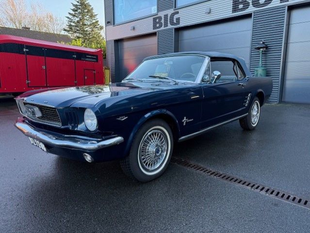 Ford MUSTANG Cabriolet V8