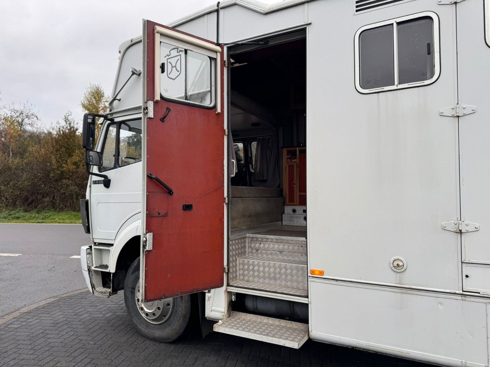 Fahrzeugabbildung Mercedes-Benz 2448 6x2 Pferdetransporter *Wohnmobil*