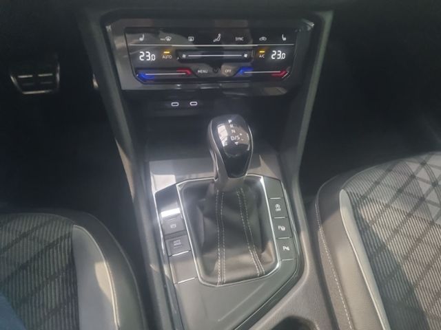 Fahrzeugabbildung Volkswagen Tiguan 1.5 TSI DSG R-Line NAV AHK KAMERA FRONTSC