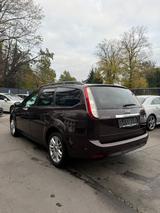 Ford Focus Turnier *1.Hand*Tempomat*Schiebed.*Sitzh.* - Ford Focus aus 2007: Kombi