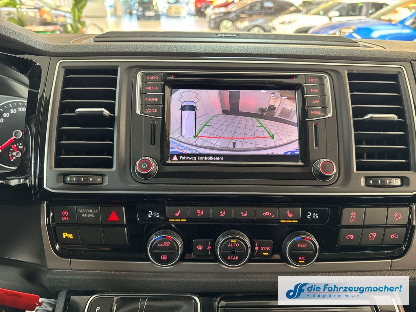 Fahrzeugabbildung Volkswagen T6 Multivan 4Motion Edition StandHZG Navi Leder