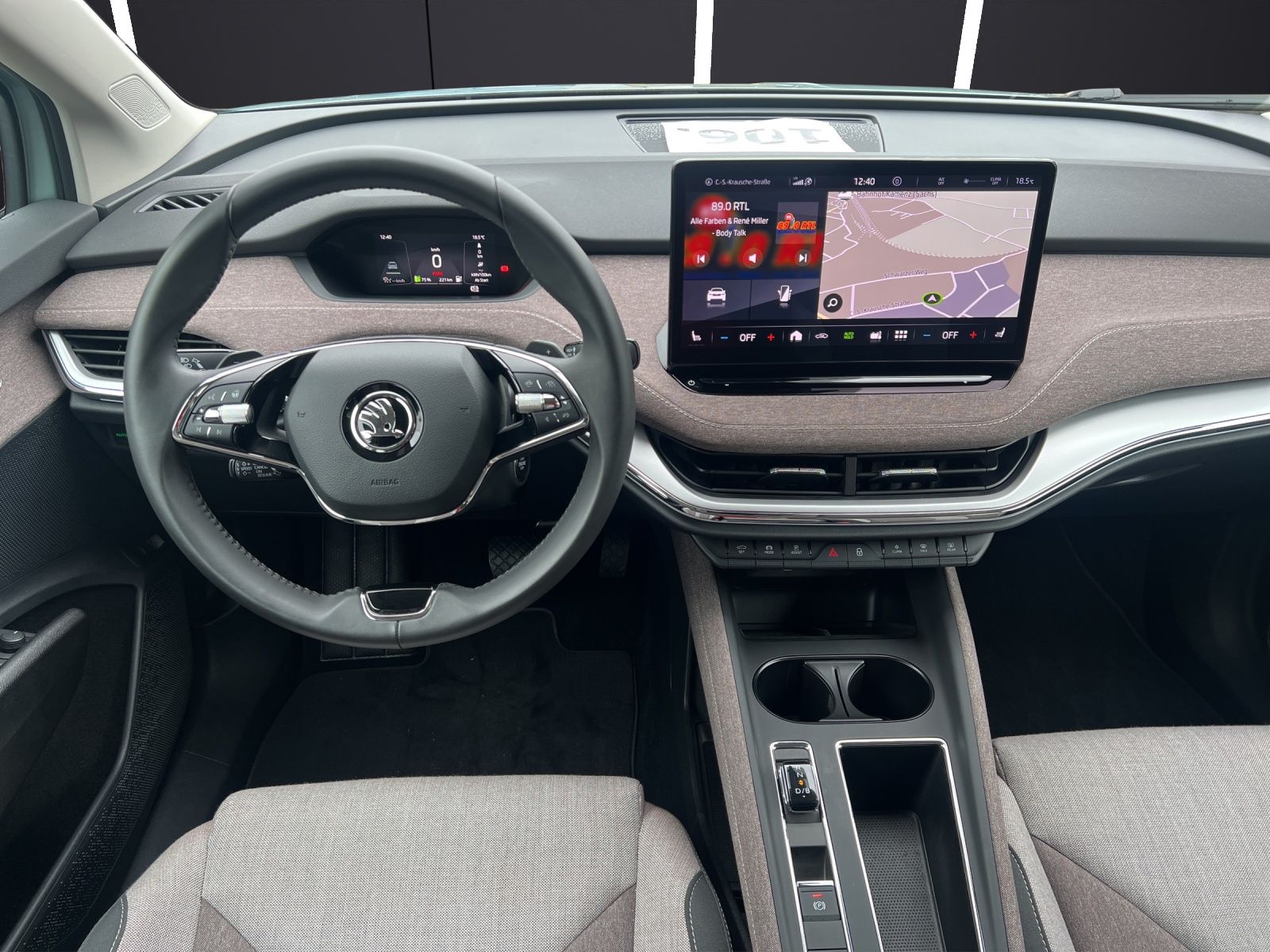 Fahrzeugabbildung SKODA Enyaq 60 Lodge Matrix Navi Wäpu ACC RFK SH 20"
