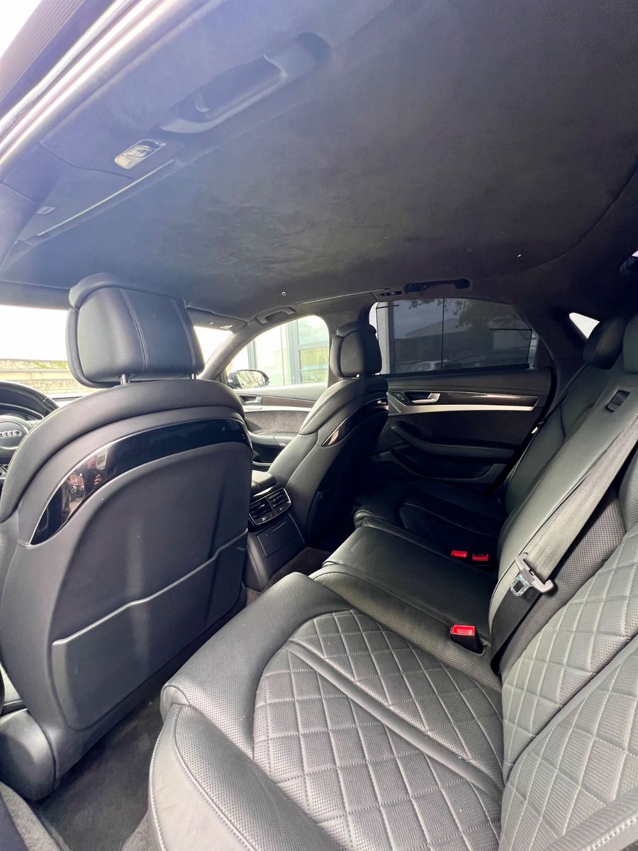 Fahrzeugabbildung Audi S8 4.0 TFSI quattro plus