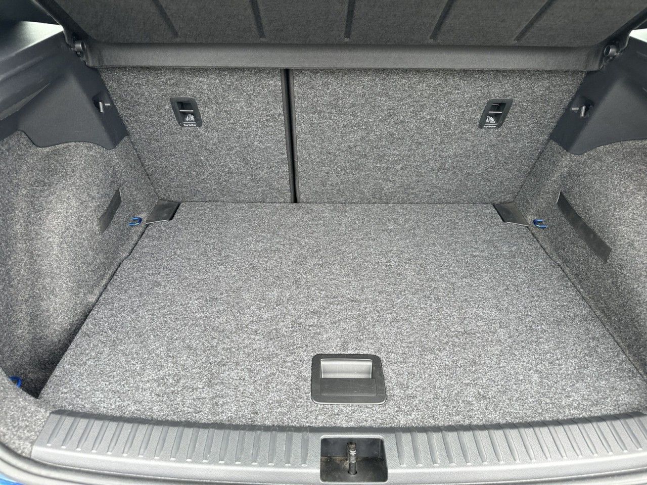 Fahrzeugabbildung SEAT Arona Xperience 1.0TSI 110 PS DSG-Navi*Cam* - mit KI generiert/bearbeitet