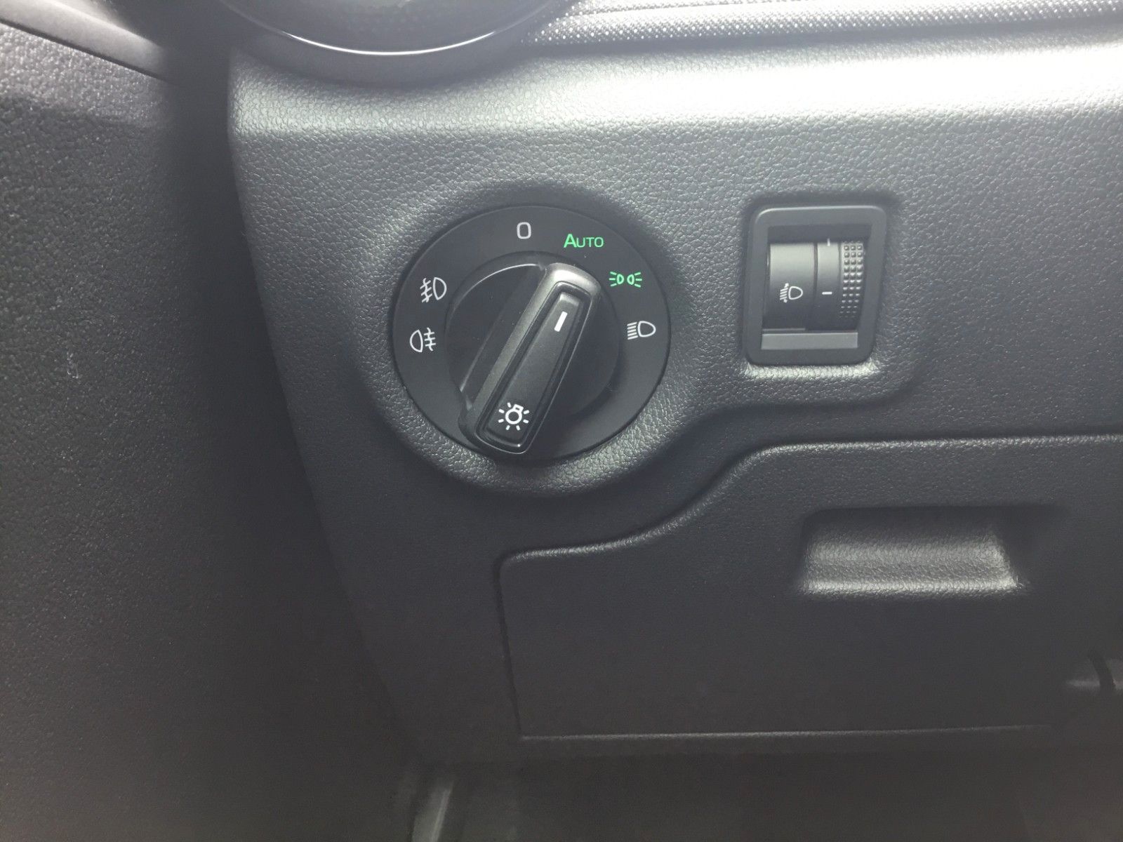 Fahrzeugabbildung SKODA Fabia 1.5l TSI DSG Selection+Navi+ACC+Kamera+16"