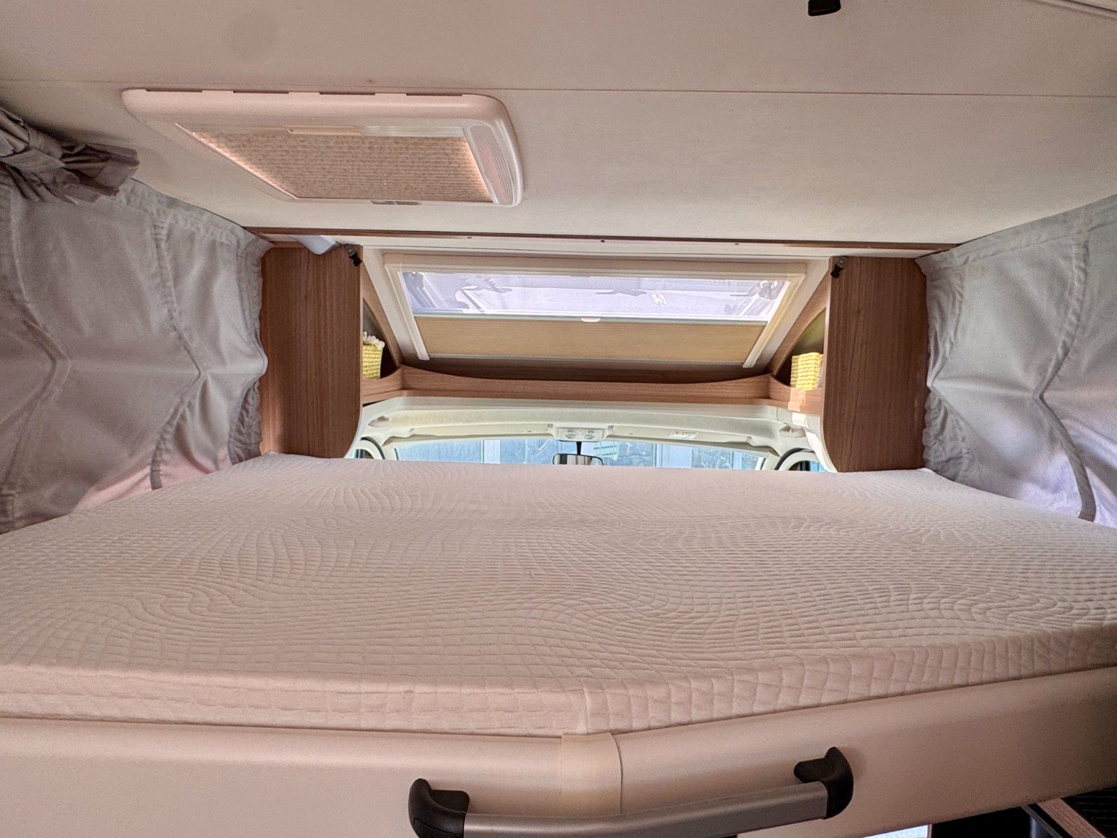 Fahrzeugabbildung Carado T338 *EDITION15 *HUBBETT *KLIMA *AHK