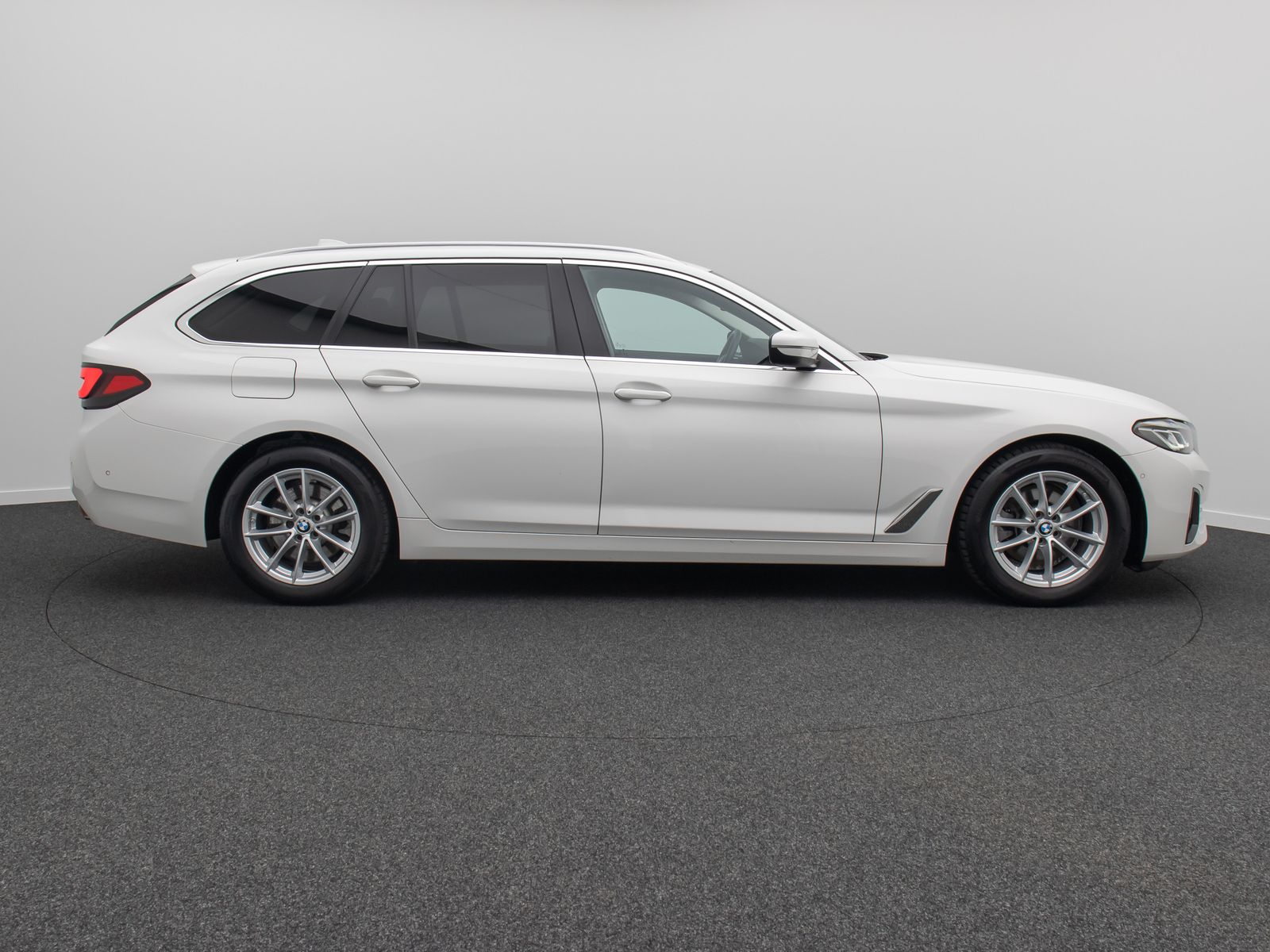 Fahrzeugabbildung BMW 520d xD Alarm DAB Kamera HiFi Belüftung Komfort