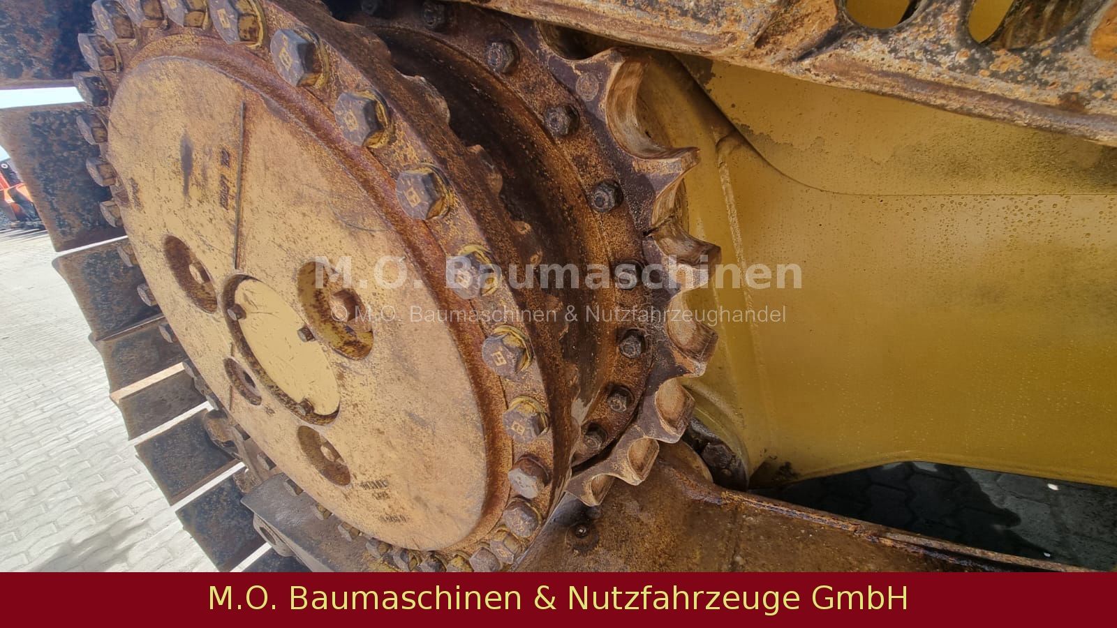 Fahrzeugabbildung CAT D6H Planierraupe / 4. Wegeschild