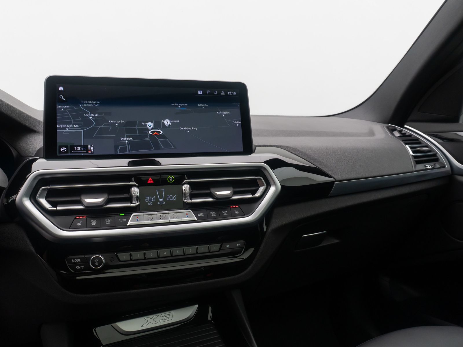 Fahrzeugabbildung BMW X3 xD30e Komfort DAB Laser HiFi HUD Panorama 20"