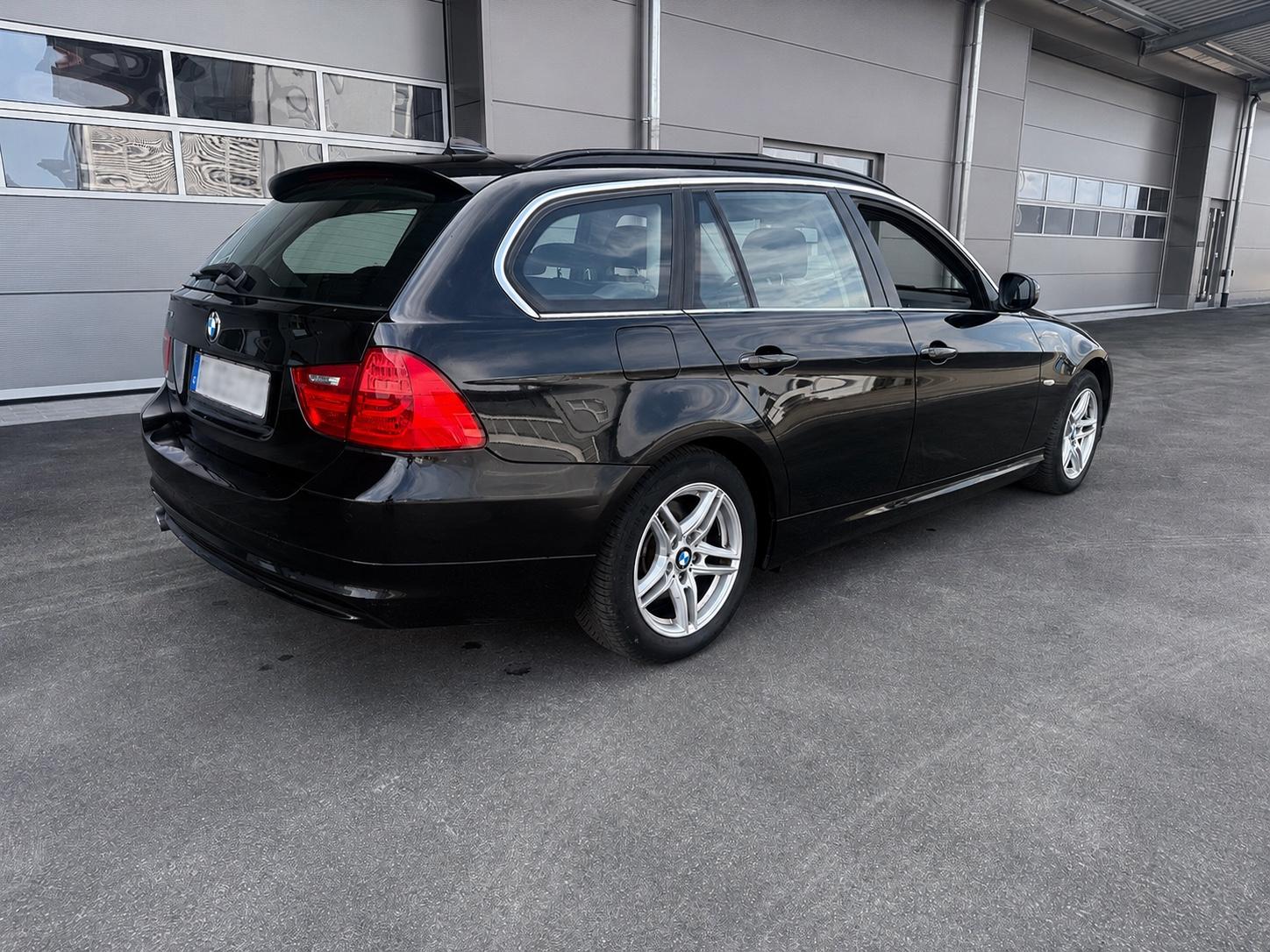 BMW 320 2011 — photo 5