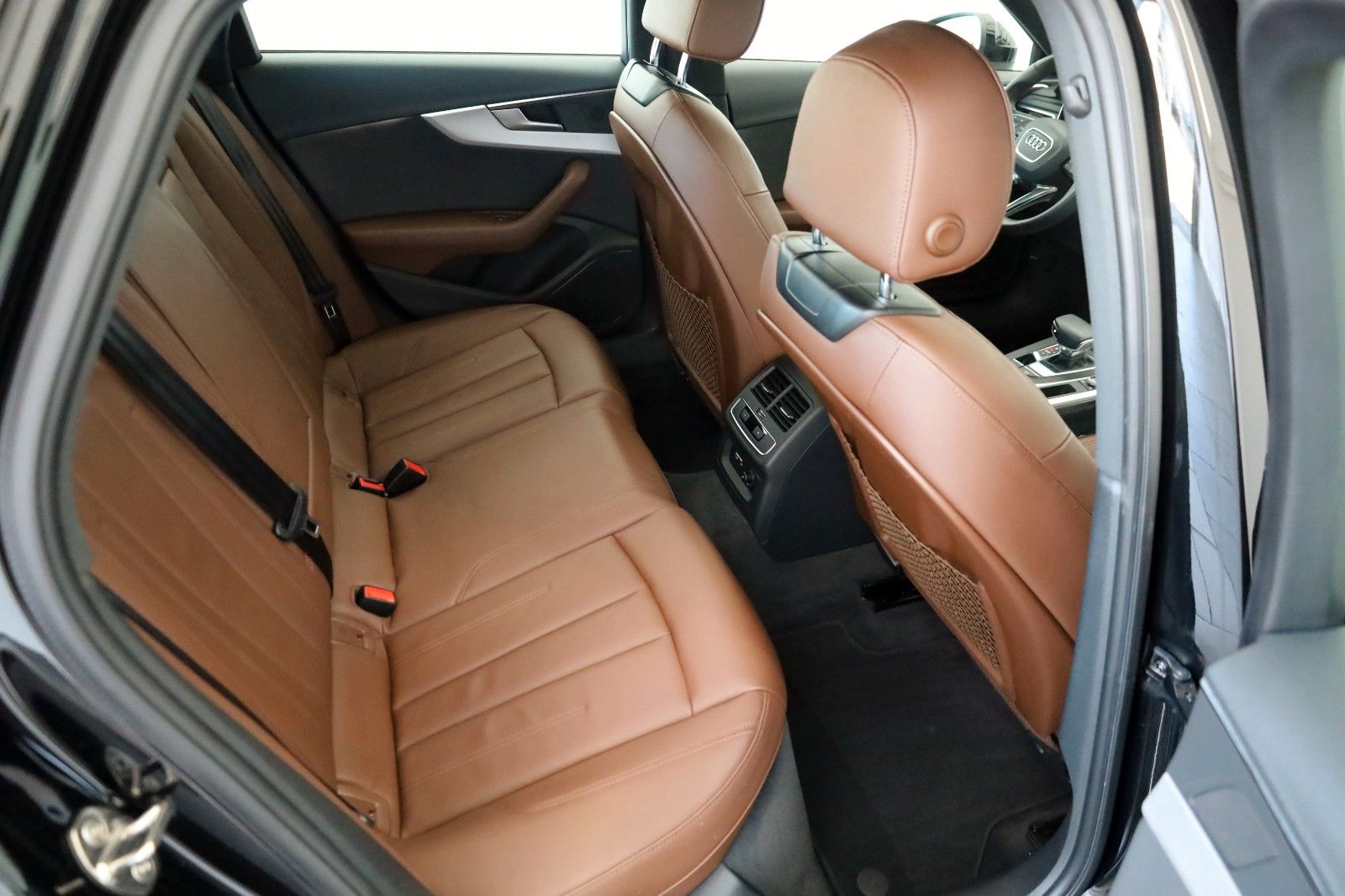 Fahrzeugabbildung Audi A4 Avant 40TDI quattro design Leder,Navi,HUD,ACC
