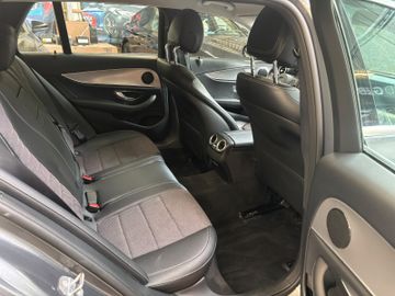 Mercedes E 200 - 11