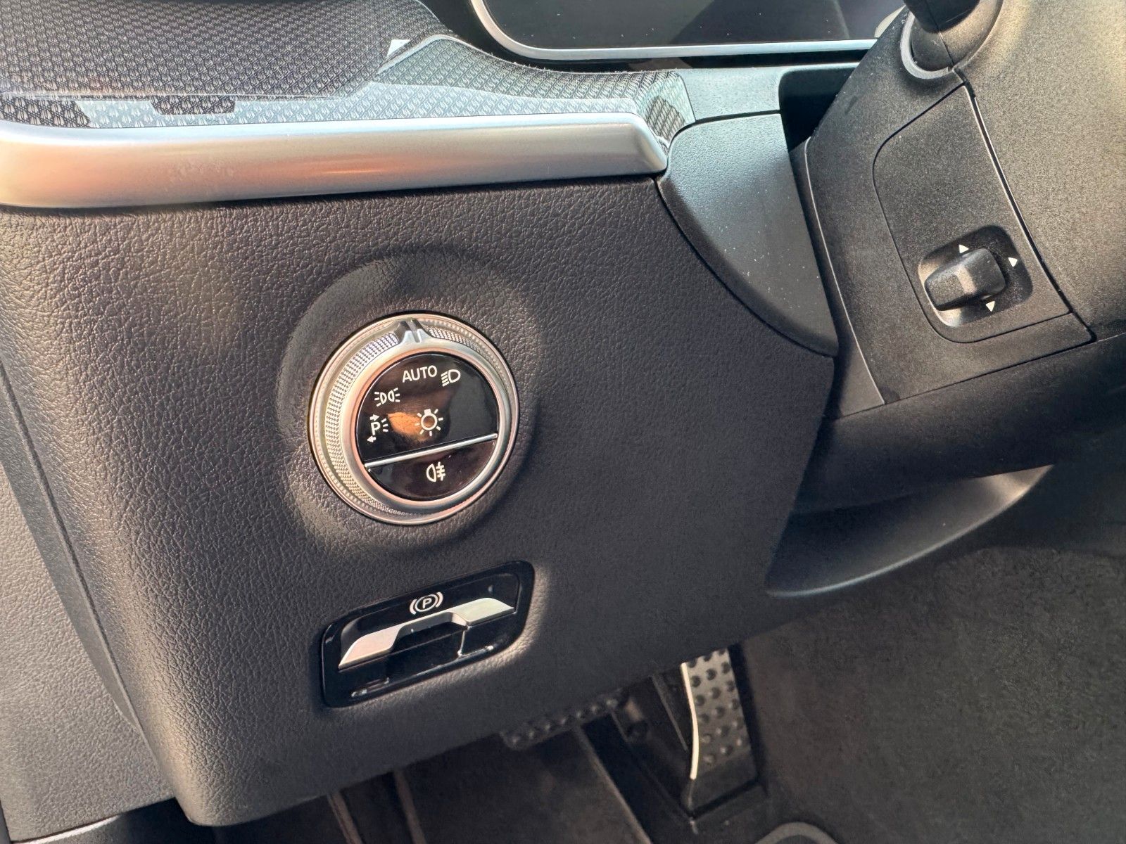 Fahrzeugabbildung Mercedes-Benz C 300 AMG+Pano+Burmester+360+Digital+Memory