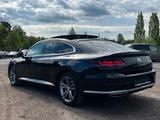 Volkswagen Arteon 2.0 DSG R-Line / PANO / LEDER .... - gebrauchte Limousinen