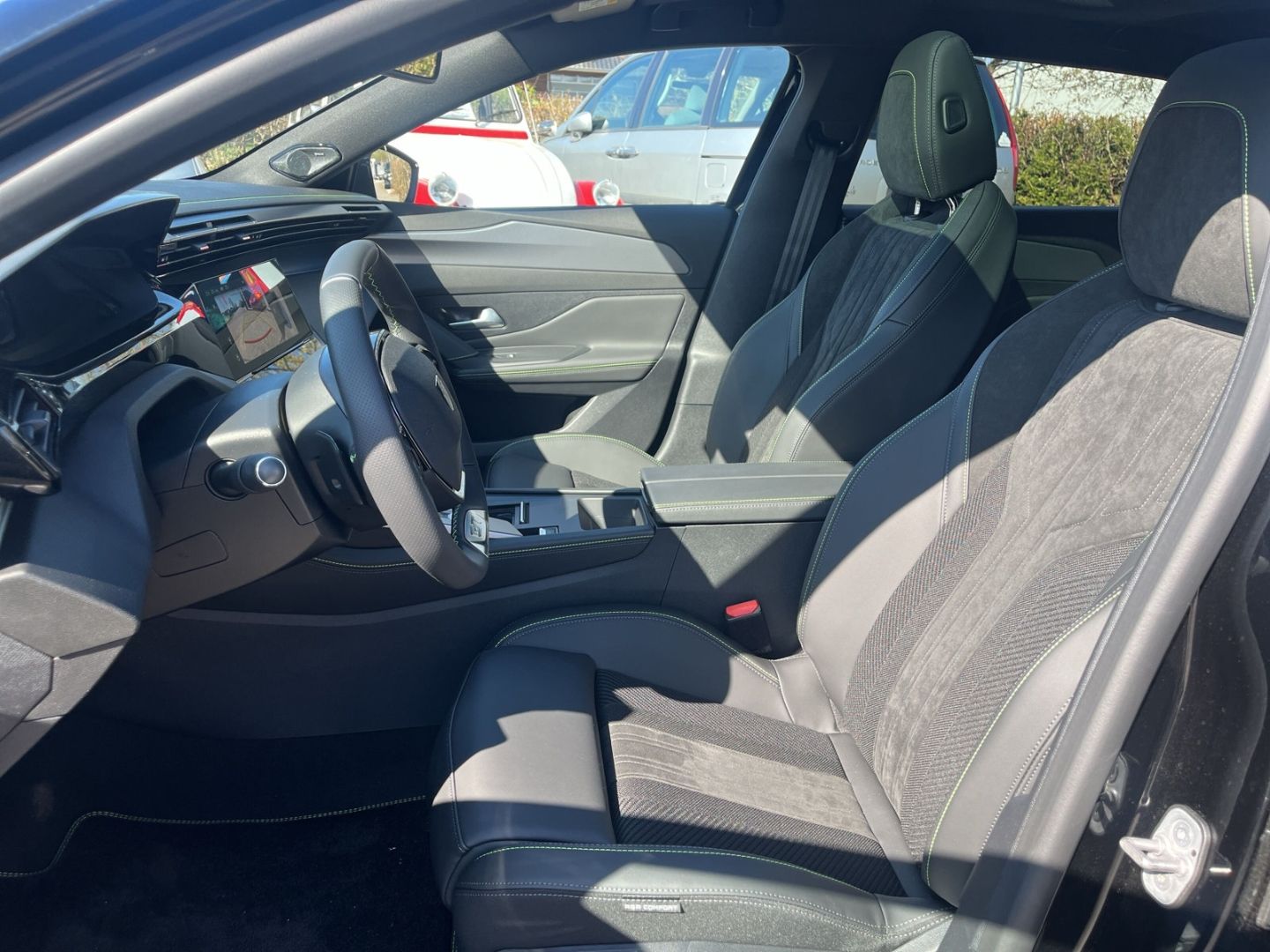 Fahrzeugabbildung Peugeot 308 1.5 SW GT BlueHDi 130 EAT8 ACC Panodach Navi