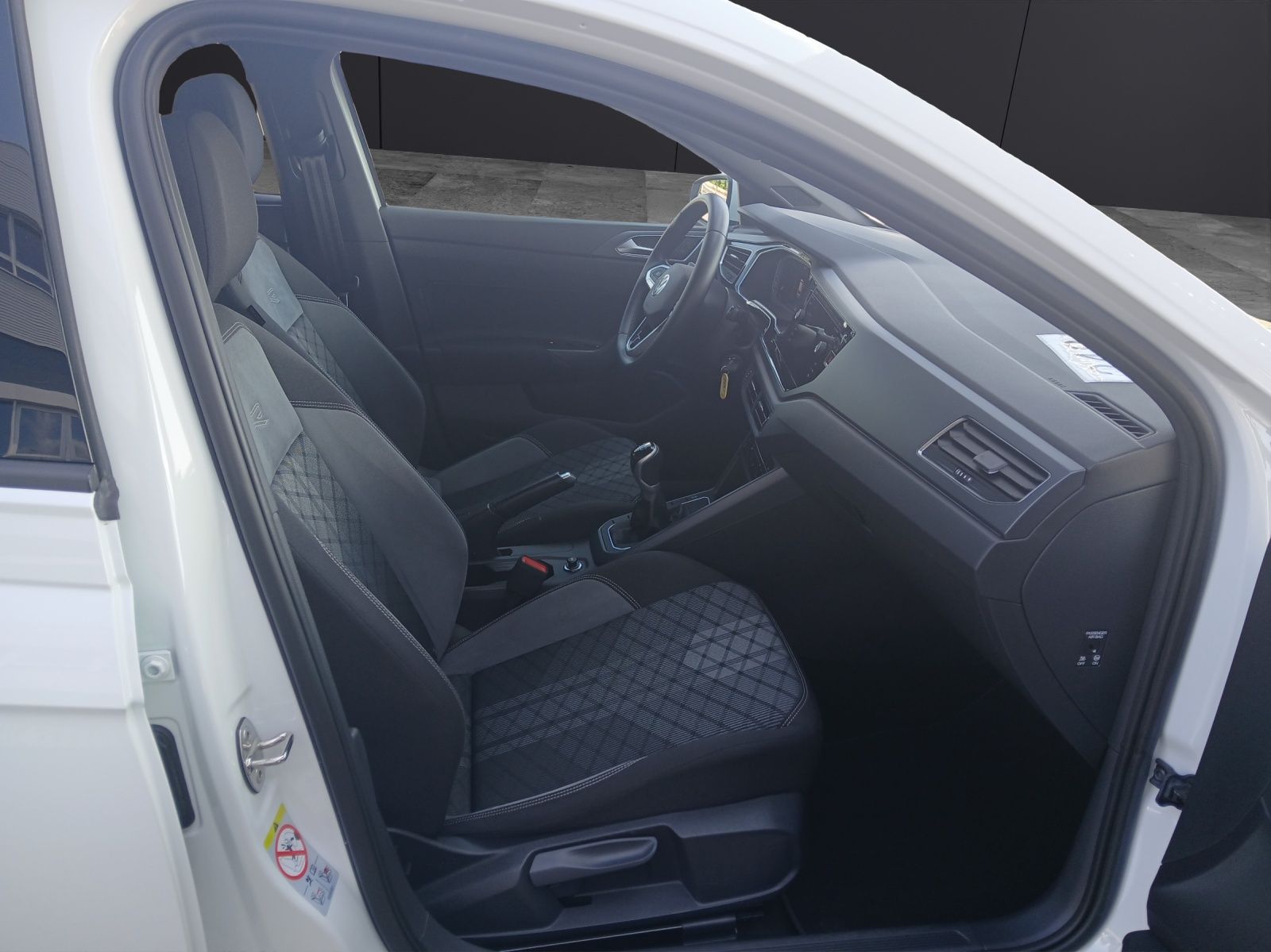 Fahrzeugabbildung Volkswagen Polo TSI R-Line Matrix Pano ACC PDC SH 17"